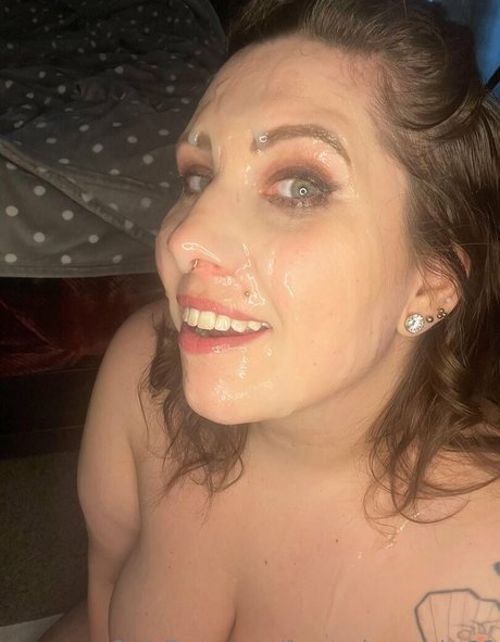 Foto desnuda filtrada de OnlyFans de Frostedcupcake92