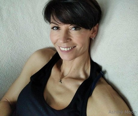 Ashley_moon