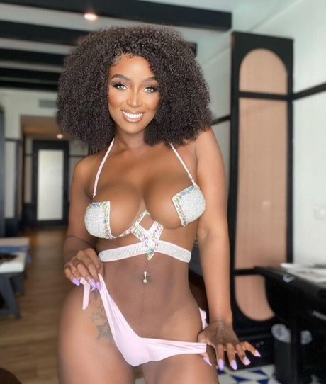 Amara La Negra
