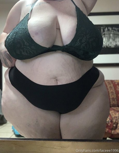Laceee1996