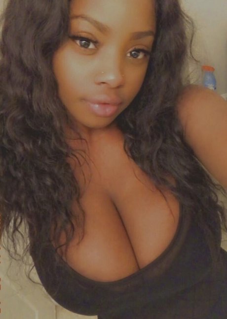 Foto desnuda filtrada de OnlyFans de Itstaviaa