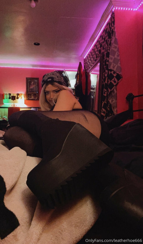 Leatherhoe666