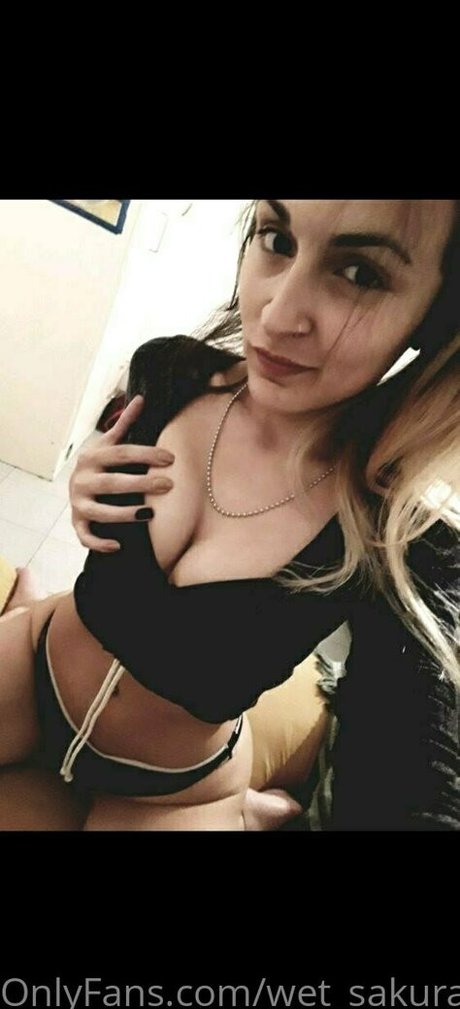 Wet_sakura