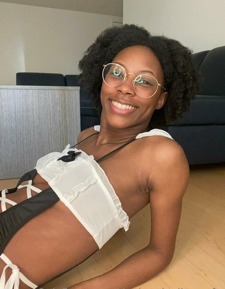 Foto desnuda filtrada de OnlyFans de Blackandyellownsfw