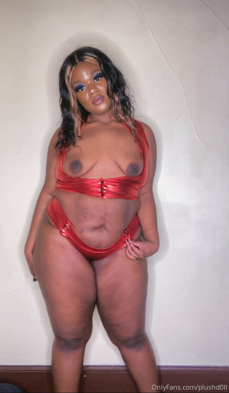 Foto desnuda filtrada de OnlyFans de Plushd0ll