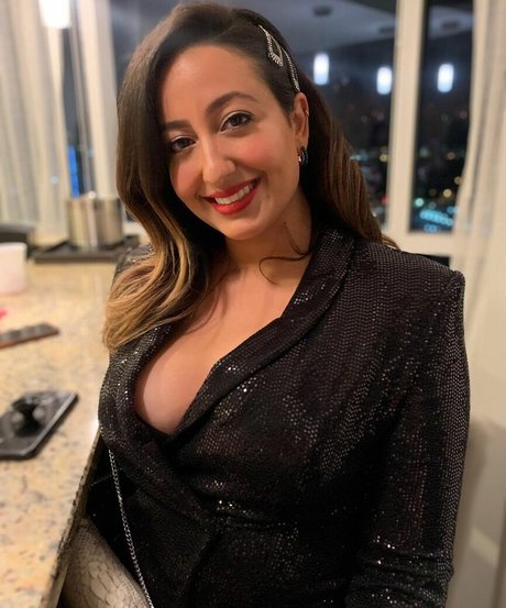 Foto desnuda filtrada de OnlyFans de Nicole Enayati