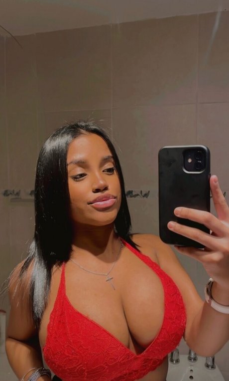 Foto desnuda filtrada de OnlyFans de Brazu