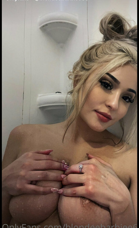 Foto desnuda filtrada de OnlyFans de Blondeebarbiee69