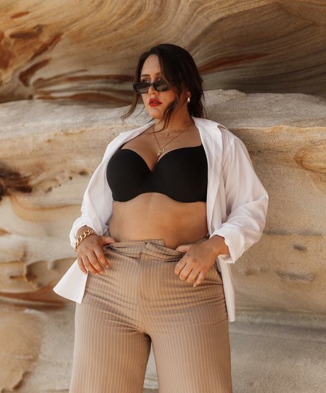 Foto desnuda filtrada de OnlyFans de Yasmine Minovski