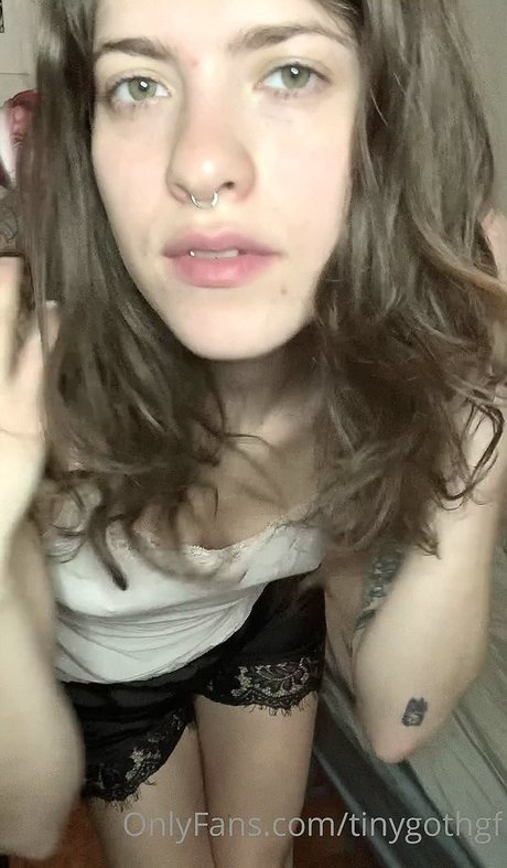 Foto desnuda filtrada de OnlyFans de Tinygothgf