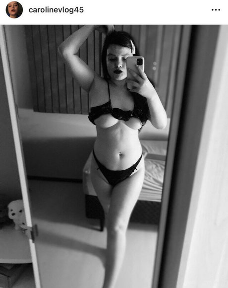 Foto desnuda filtrada de OnlyFans de Caroline Capelarii