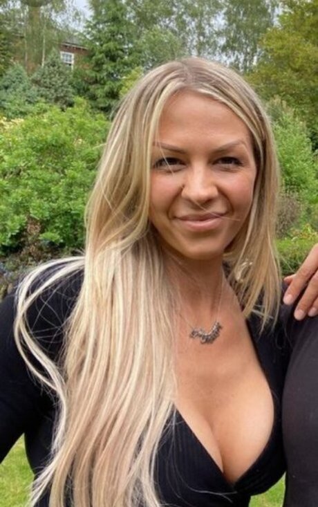 Foto desnuda filtrada de OnlyFans de Alexandra Hall
