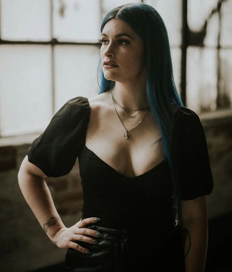 Foto desnuda filtrada de OnlyFans de Womenmetal