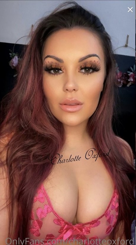 Foto desnuda filtrada de OnlyFans de Charlotte Oxford