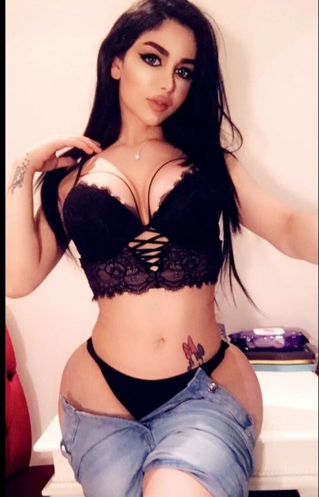 Foto desnuda filtrada de OnlyFans de Ts Nour