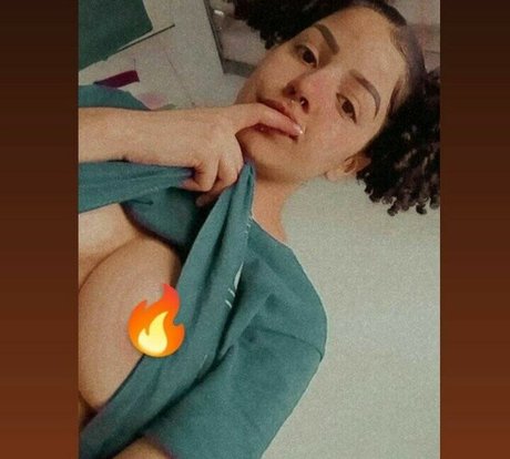Foto desnuda filtrada de OnlyFans de Dona Raba