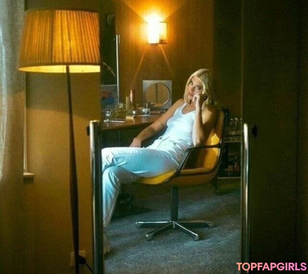 Foto desnuda filtrada de OnlyFans de Dua Lipa #1982