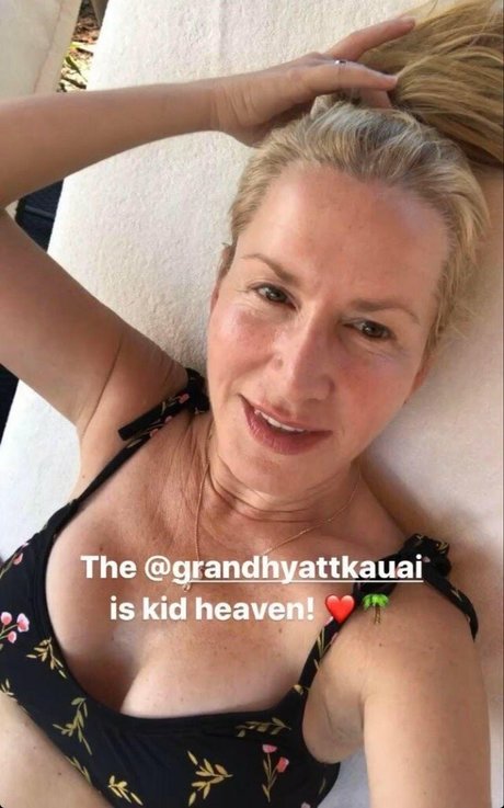 Angela Kinsey
