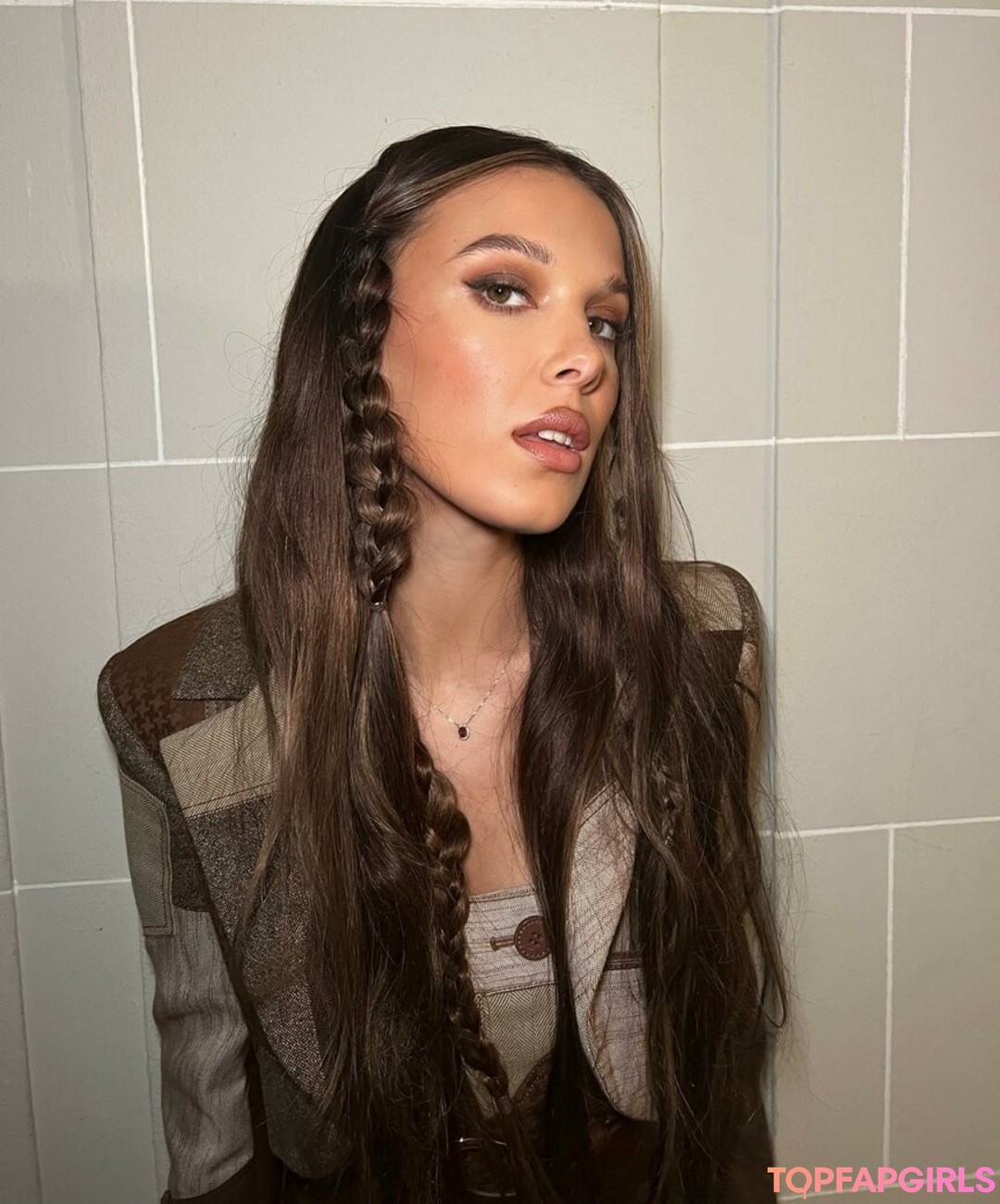 Foto desnuda filtrada de OnlyFans de Millie Bobby Brown #1069
