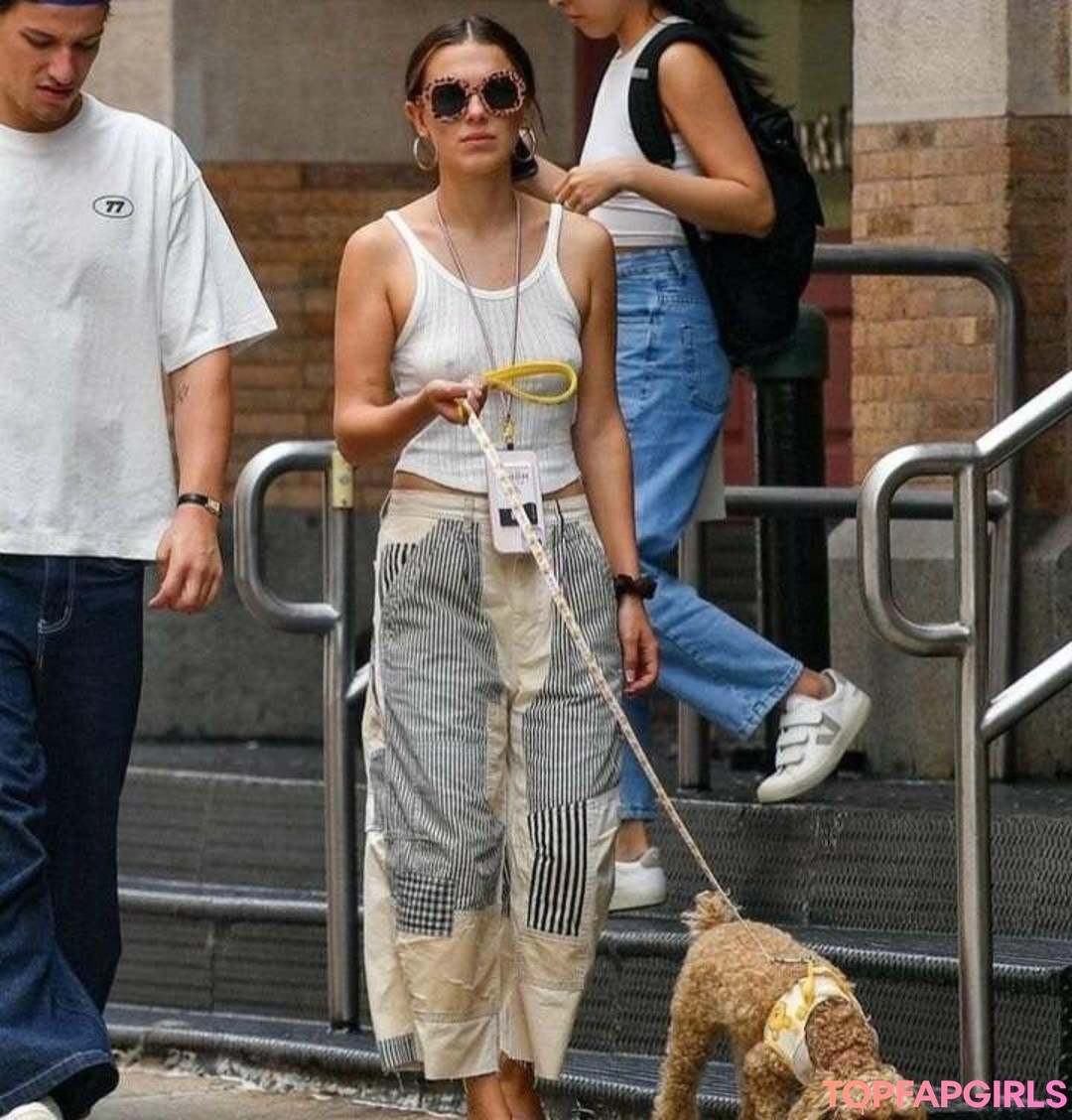 Foto desnuda filtrada de OnlyFans de Millie Bobby Brown #1175