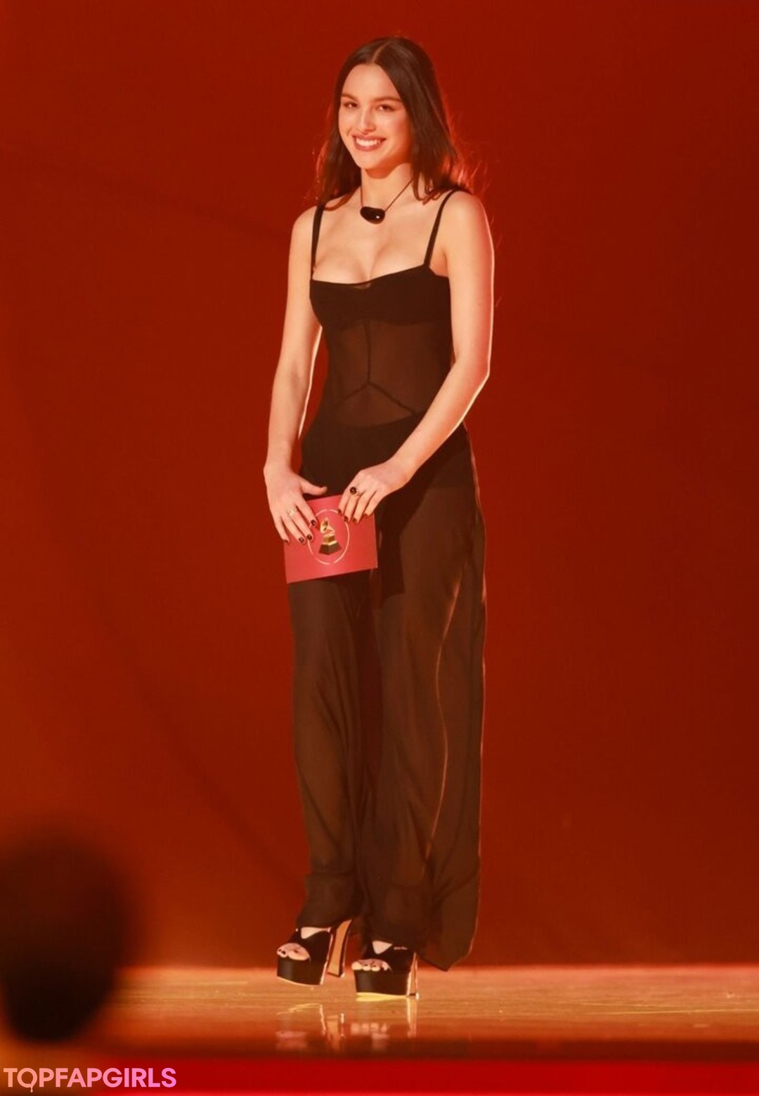 Foto desnuda filtrada de OnlyFans de Olivia Rodrigo #1007