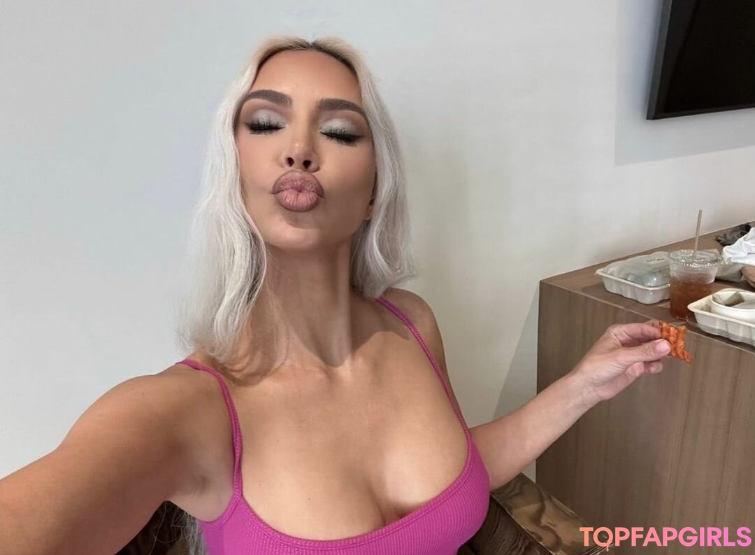 Foto desnuda filtrada de OnlyFans de Kim Kardashian #1077