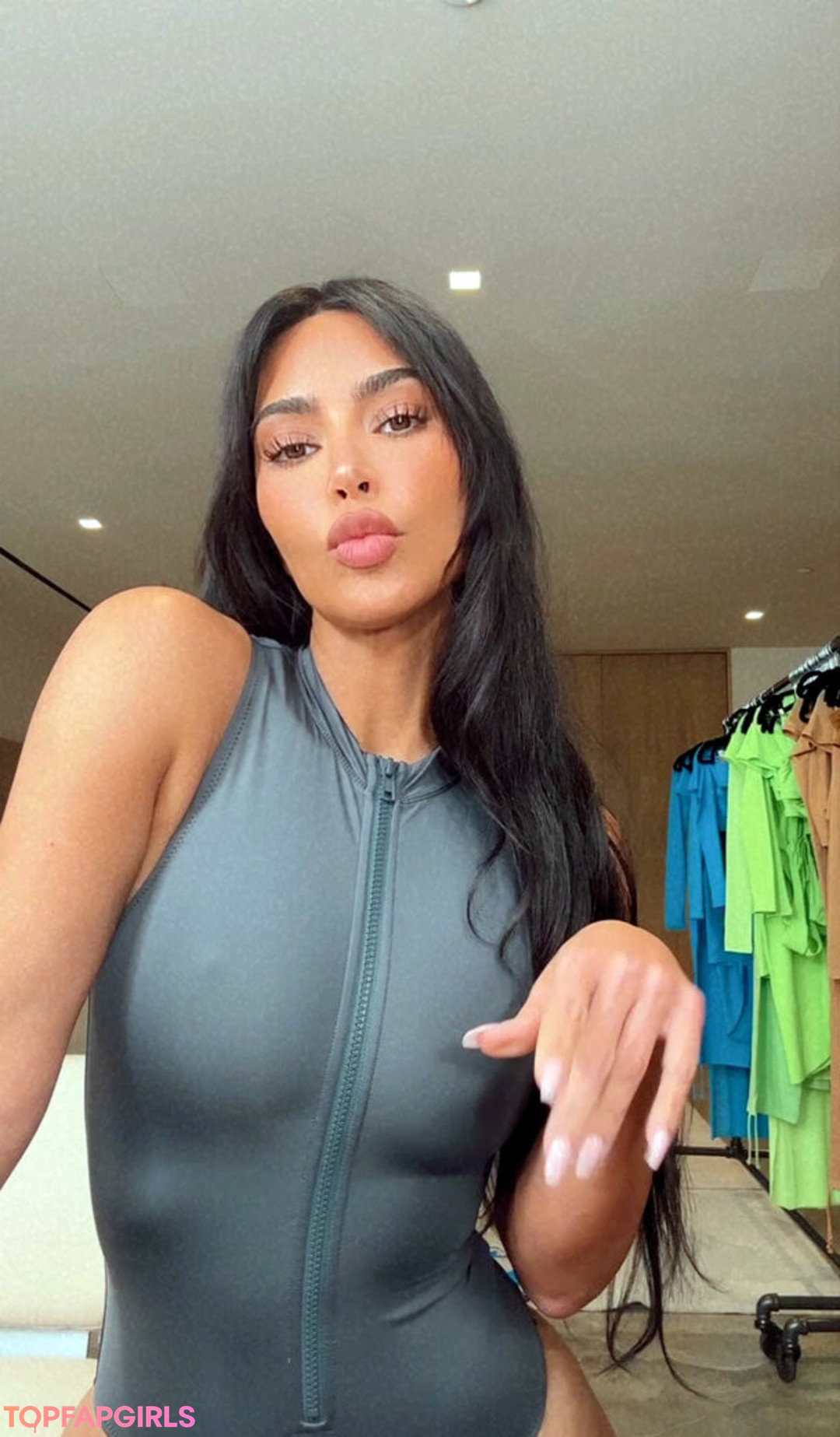 Foto desnuda filtrada de OnlyFans de Kim Kardashian #1373