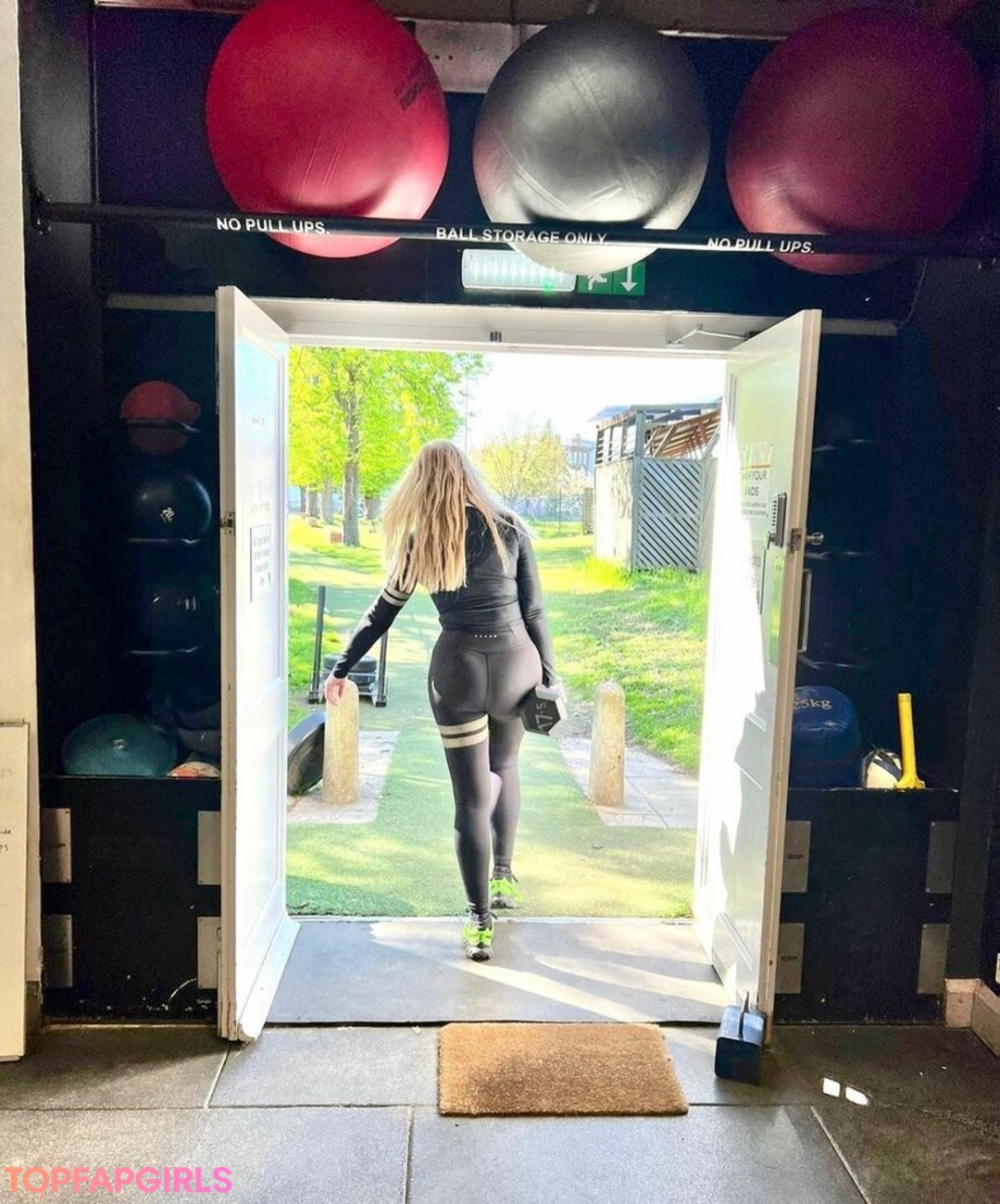 Foto desnuda filtrada de OnlyFans de Carol Vorderman #1015