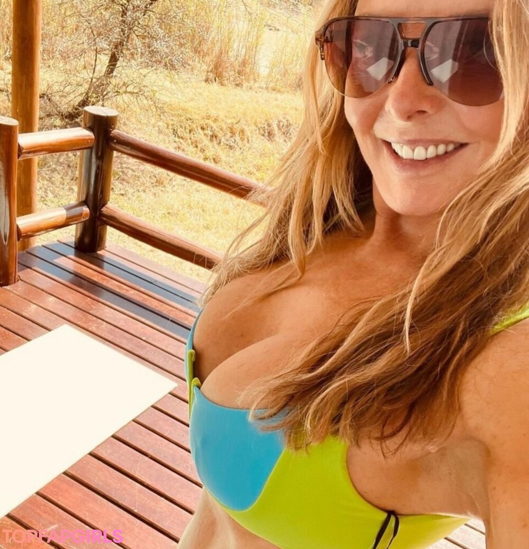Foto desnuda filtrada de OnlyFans de Carol Vorderman #1139