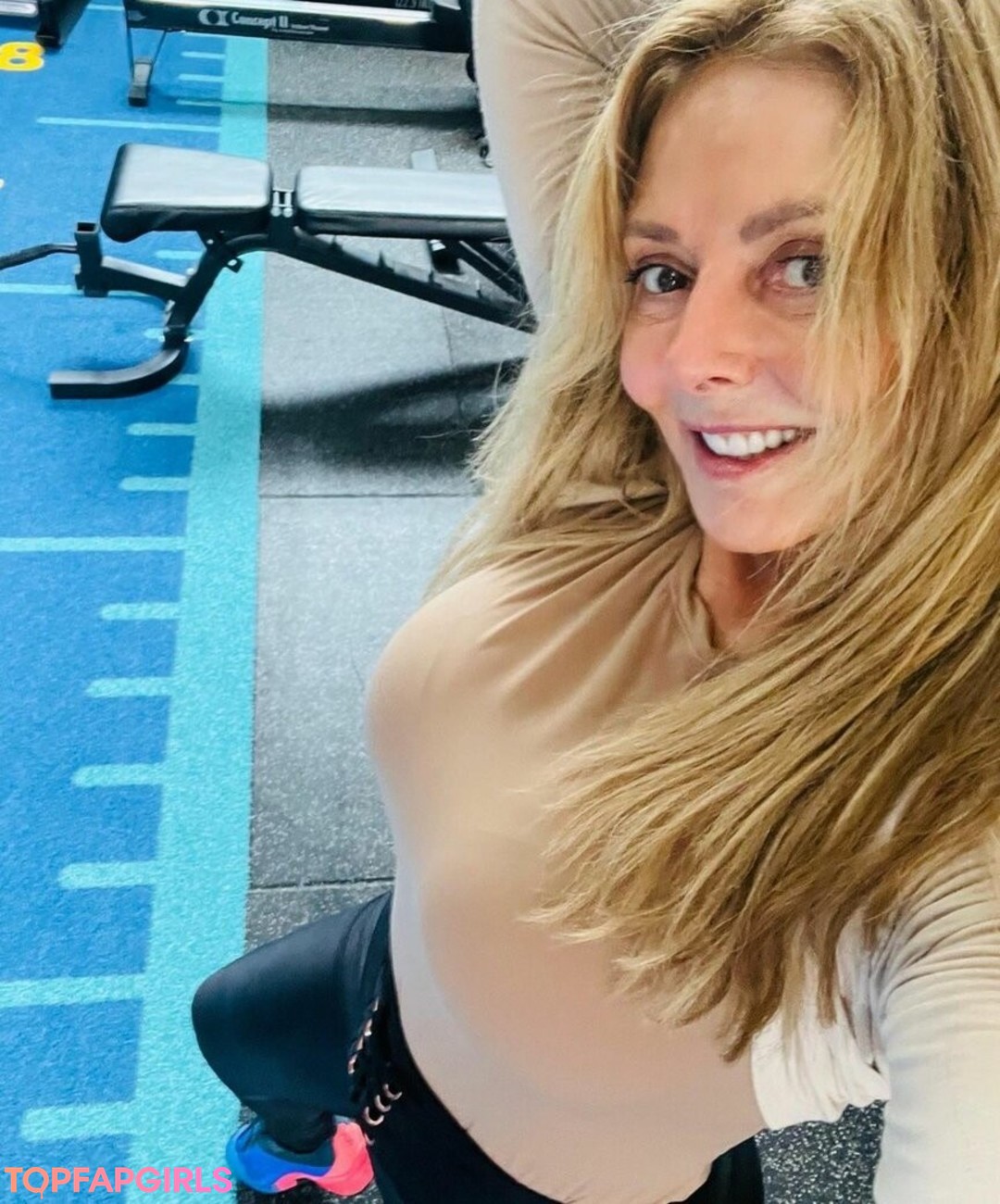 Foto desnuda filtrada de OnlyFans de Carol Vorderman #1170