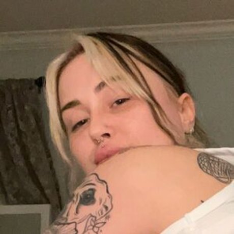 Foto desnuda filtrada de OnlyFans de Grannyswissstoots