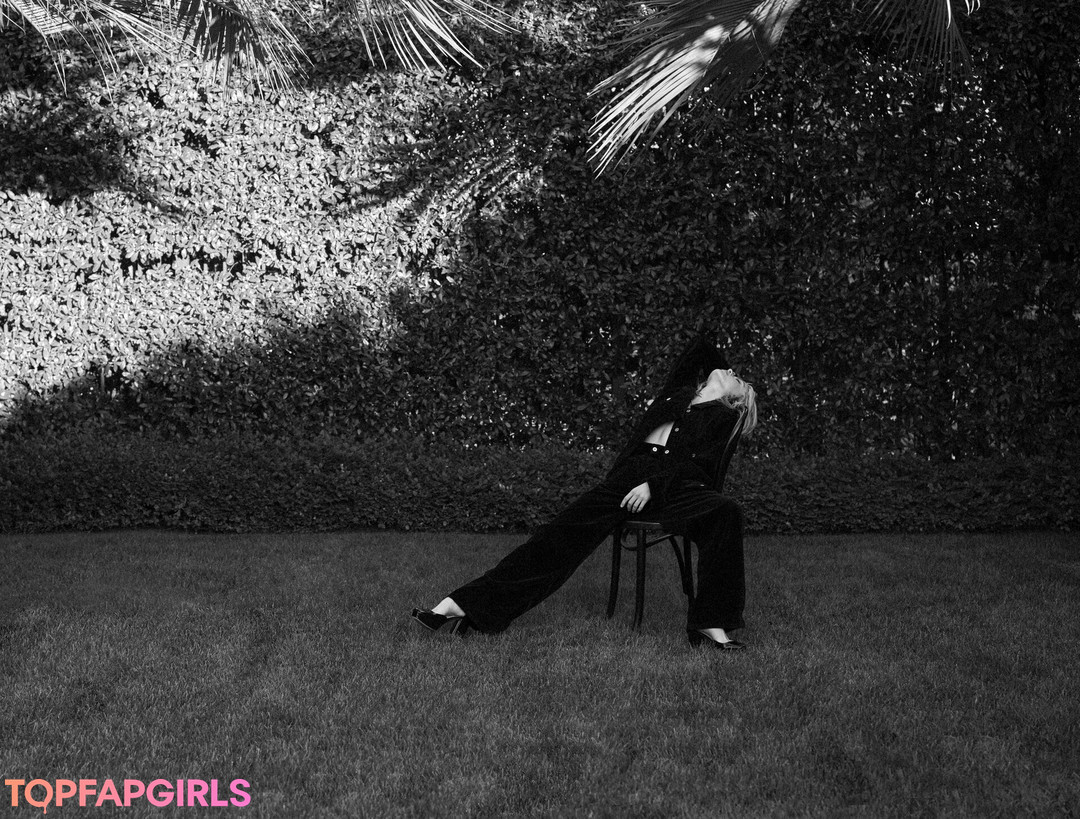 Foto desnuda filtrada de OnlyFans de Kiernan Shipka #1053