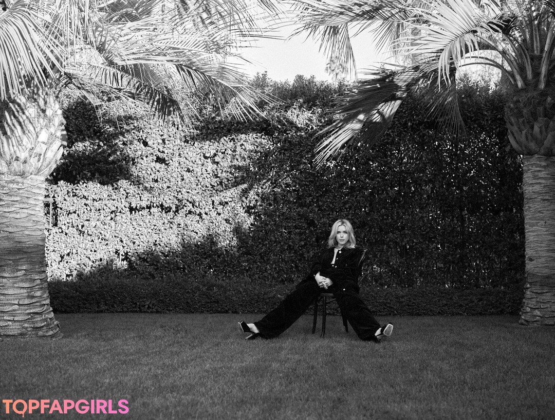 Foto desnuda filtrada de OnlyFans de Kiernan Shipka #1054