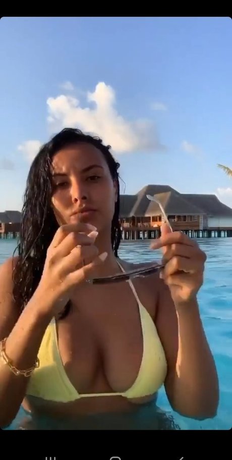 Foto desnuda filtrada de OnlyFans de Maya Jama