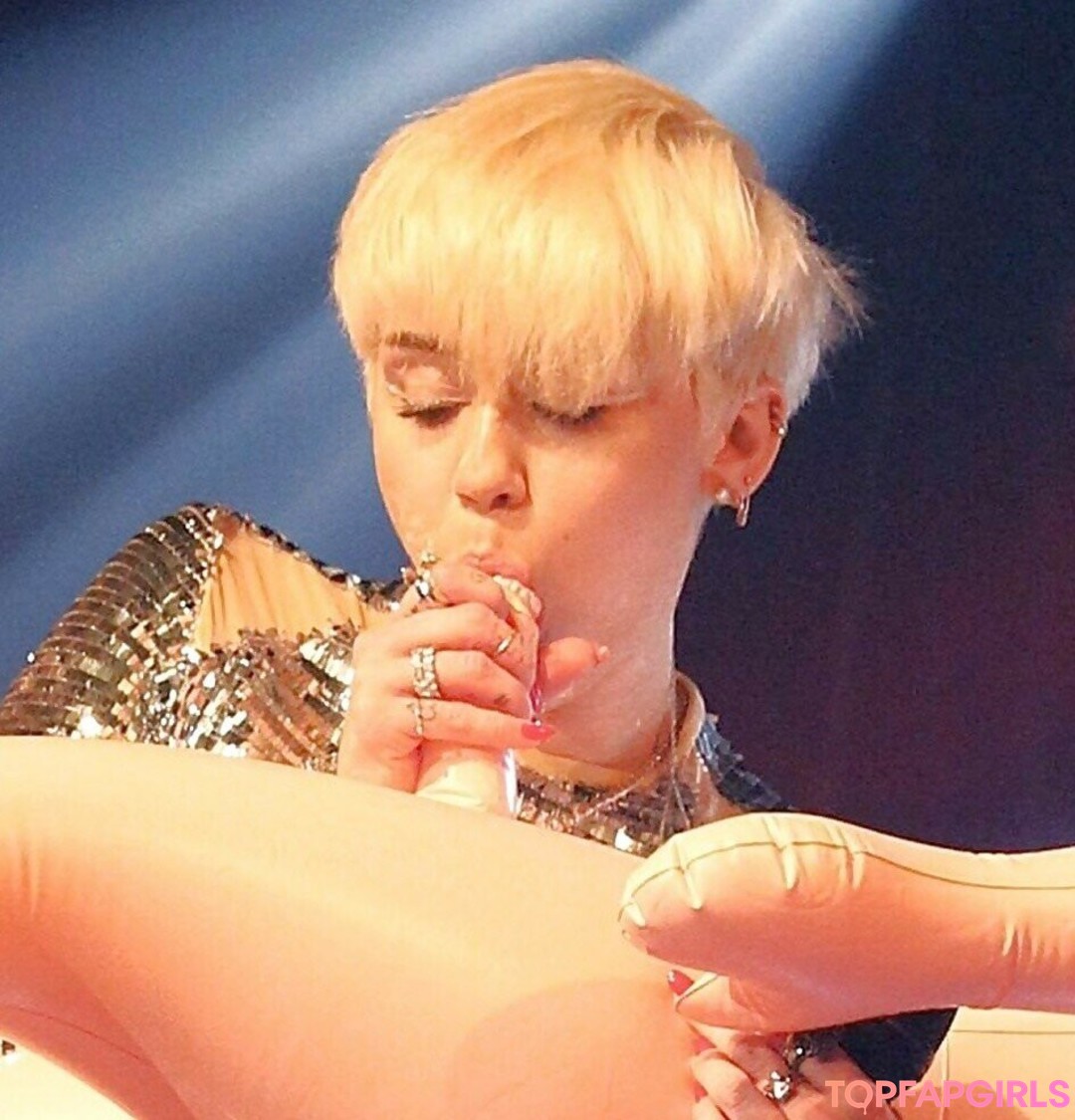 Foto desnuda filtrada de OnlyFans de Miley Cyrus #1107