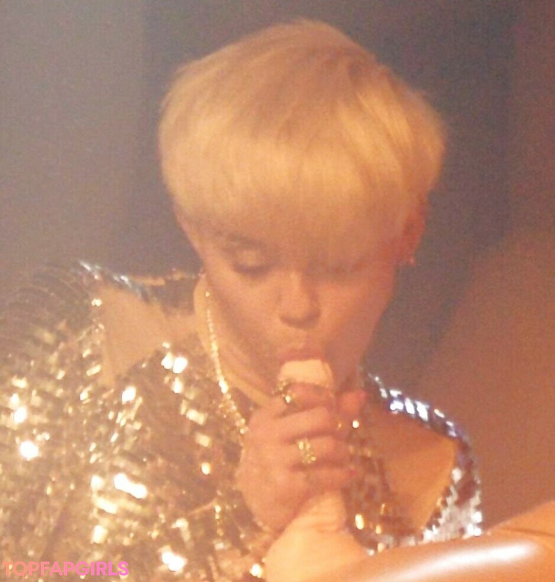 Foto desnuda filtrada de OnlyFans de Miley Cyrus #1109