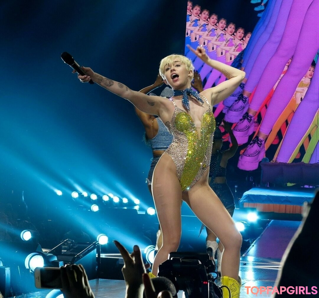 Foto desnuda filtrada de OnlyFans de Miley Cyrus #1122