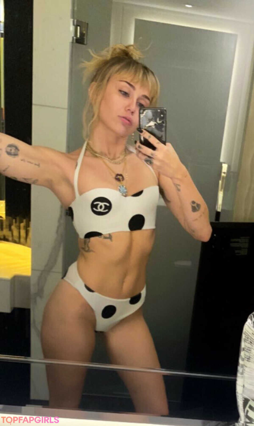 Foto desnuda filtrada de OnlyFans de Miley Cyrus #1451