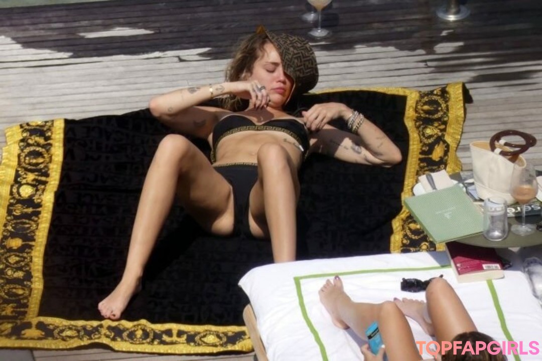 Foto desnuda filtrada de OnlyFans de Miley Cyrus #1876