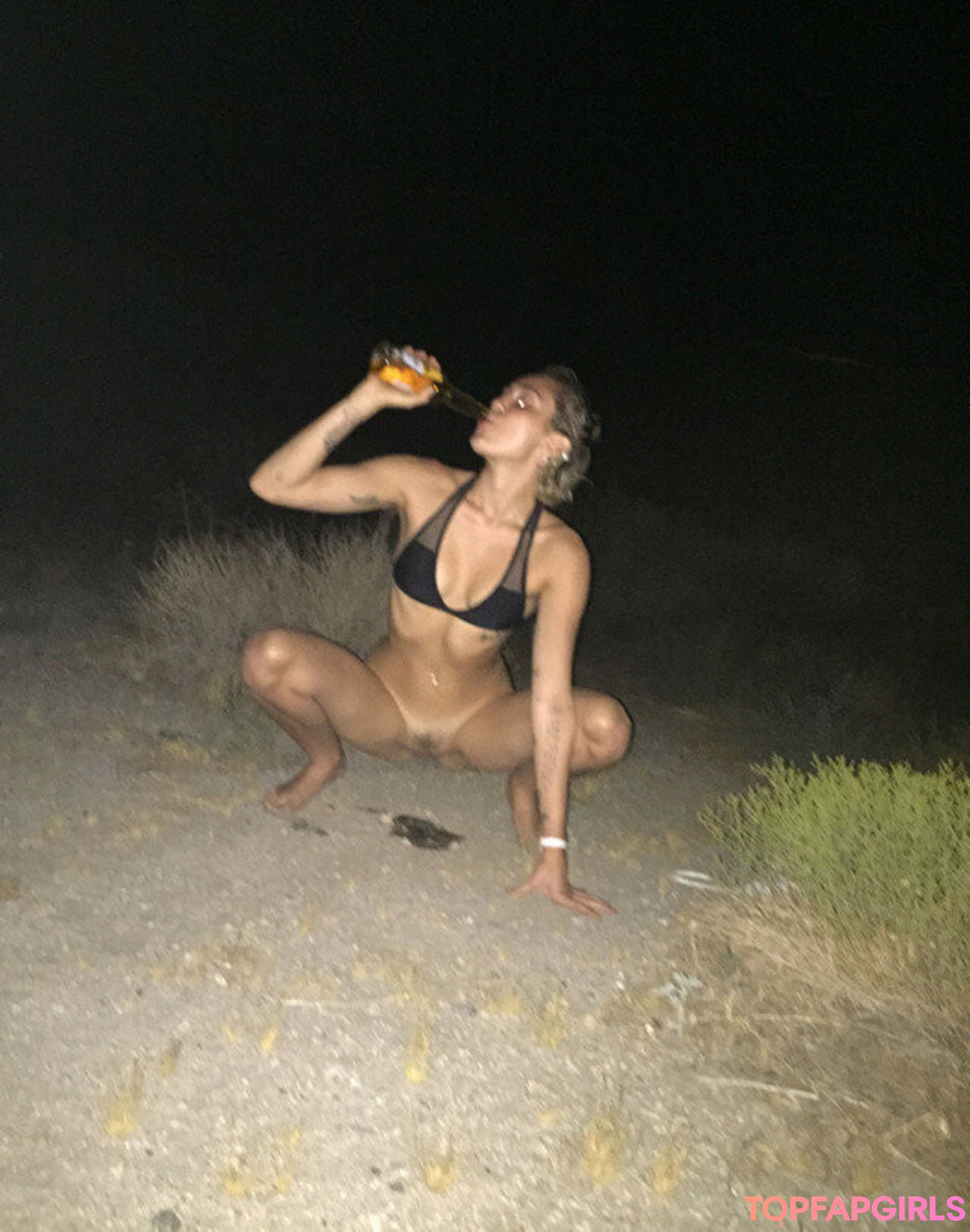 Foto desnuda filtrada de OnlyFans de Miley Cyrus #1984