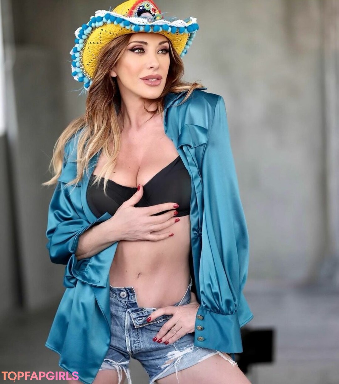 Foto desnuda filtrada de OnlyFans de Sabrina Salerno #1617
