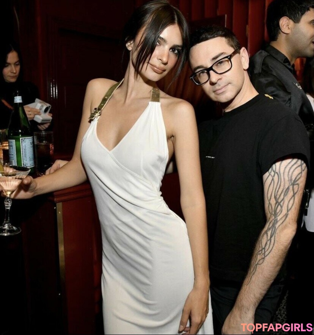 Foto desnuda filtrada de OnlyFans de Emily Ratajkowski #1141