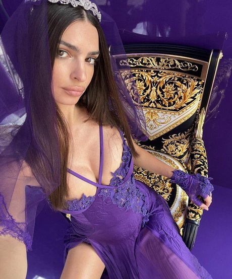 Emily Ratajkowski