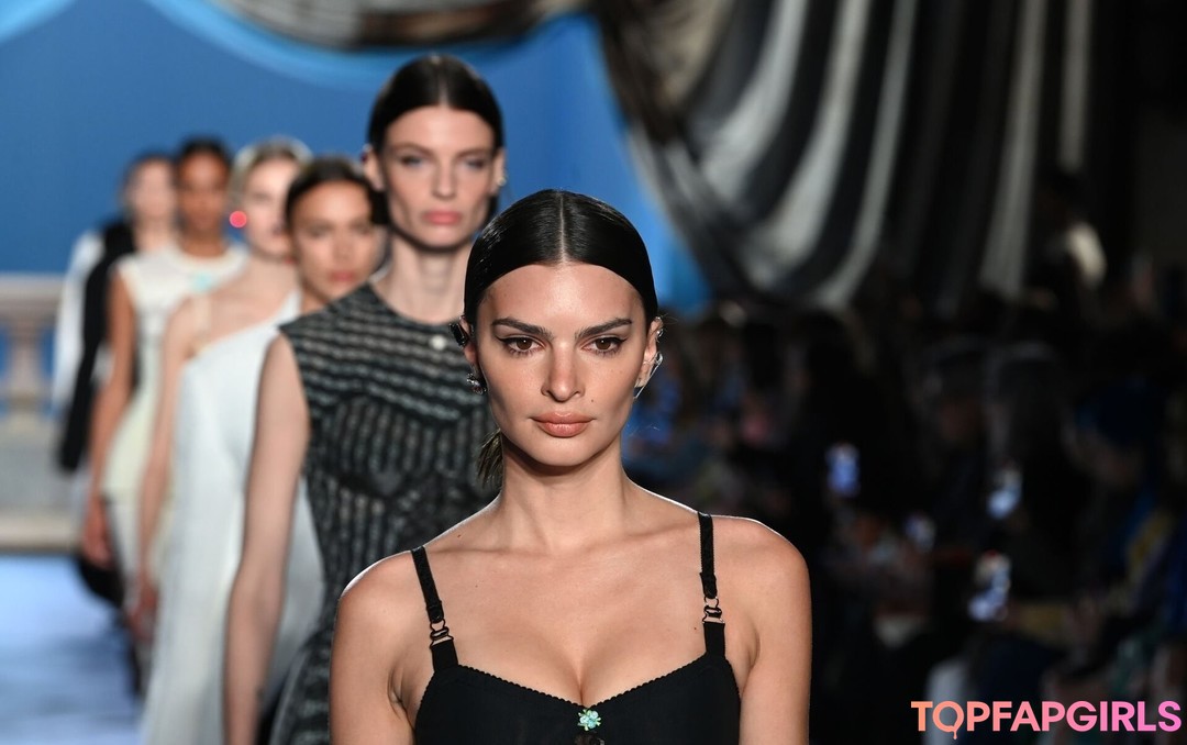 Foto desnuda filtrada de OnlyFans de Emily Ratajkowski #1346