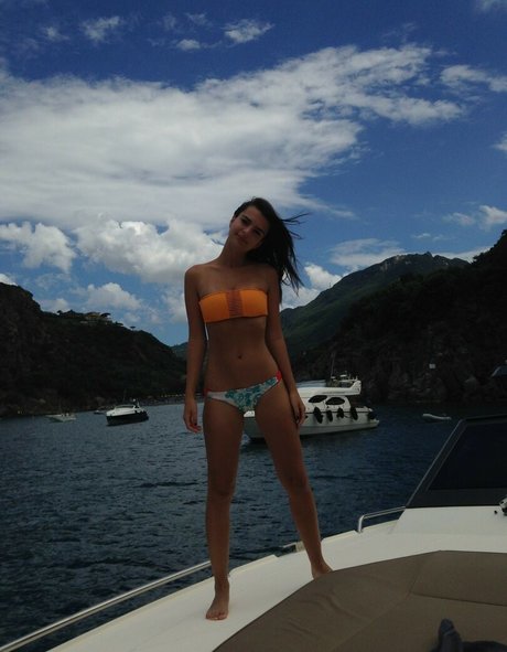 Emily Ratajkowski
