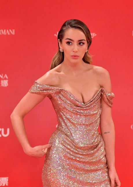 Foto desnuda filtrada de OnlyFans de Chloe Bennet