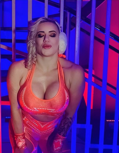 Taya Valkyrie