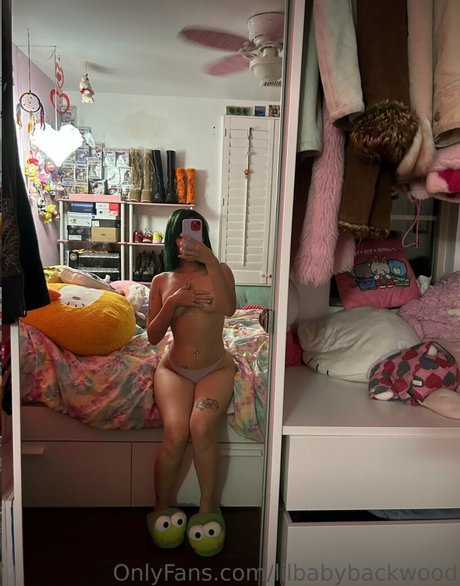 Foto desnuda filtrada de OnlyFans de Lilbabybackwood