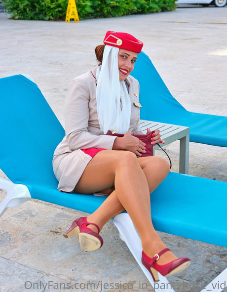 Jessica_in_pantyhose_vid