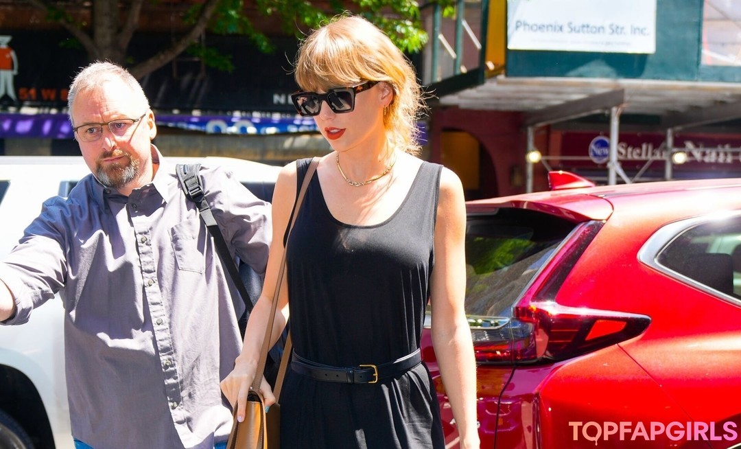Foto desnuda filtrada de OnlyFans de Taylor Swift #1699
